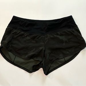 Lululemon Speed Up short size 4 2.5” camo